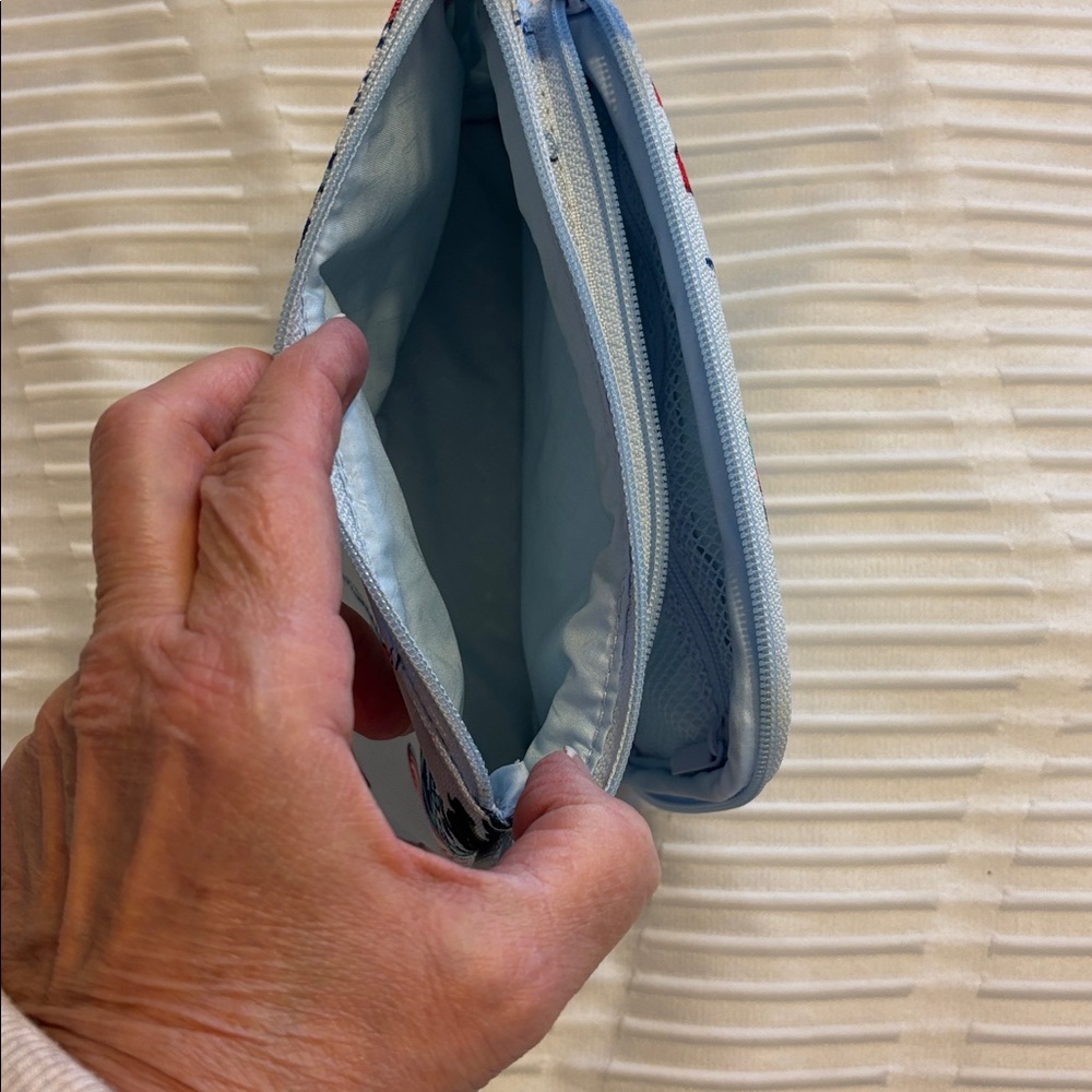 Vera Bradley make up Sea Adventure Pouch - Blue and Rednew without tags - Picture 4 of 4